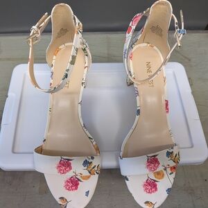 Nine West Floral Ankle-Strap Sandal in White Size 8 1/2